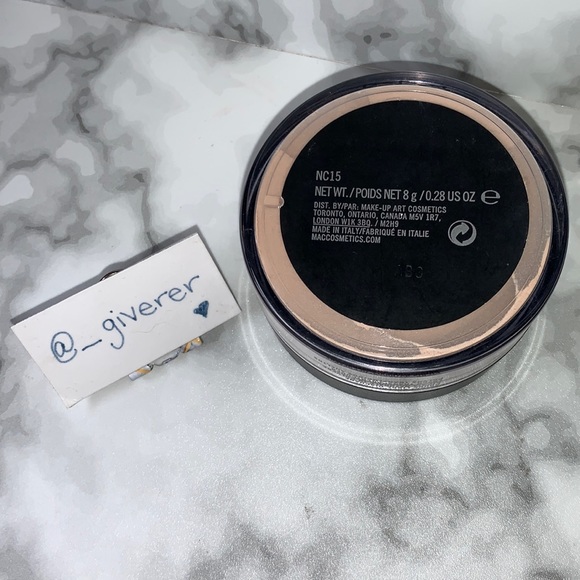 NC15 Select Sheer Loose Powder MAC Cosmetics - Picture 6 of 12
